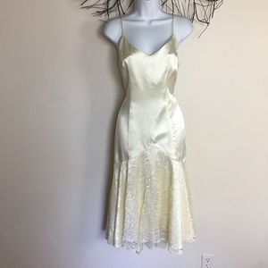 Vintage mermaid style wedding dress. Satin and lace